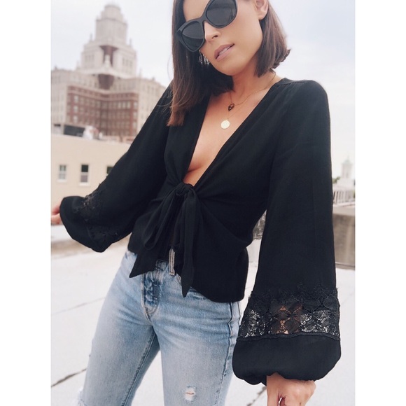 Last 1✨Shae Black Puff Sleeve Tie Front Kimono Top - Picture 2 of 8